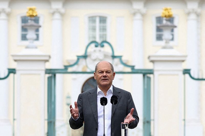 &copy; Reuters. FILE PHOTO: German Chancellor Olaf Scholz attends a press conference after a closed cabinet meeting at Schloss Meseberg, near Gransee, Germany, August 30, 2023. REUTERS/Lisi Niesner/File Photo