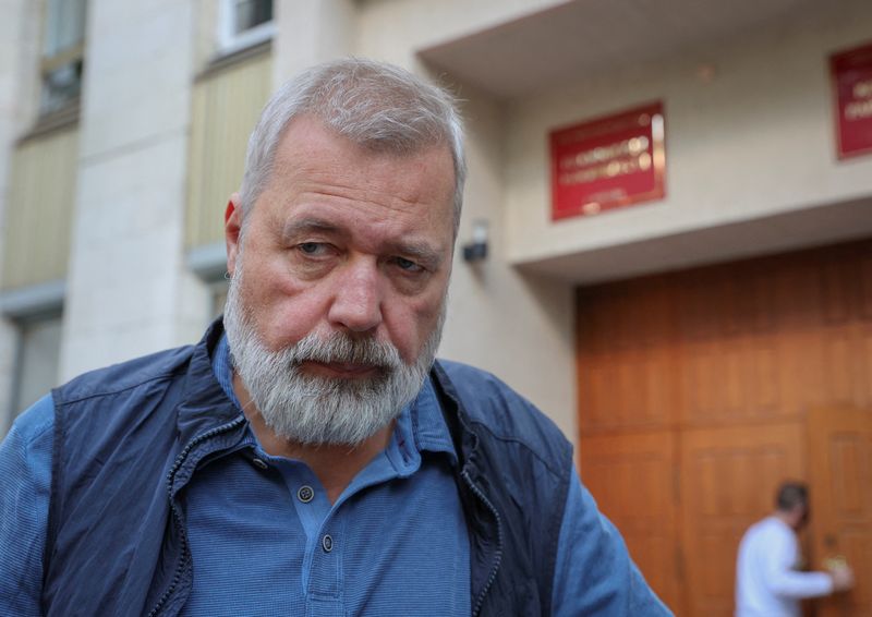 &copy; Reuters. FILE PHOTO: Dmitry Muratov, editor of the now-banned independent newspaper Novaya Gazeta and also a winner of the Nobel Peace Prize, speaks after a hearing of the case of Russian veteran human rights campaigner Oleg Orlov accused of discrediting Russia's 