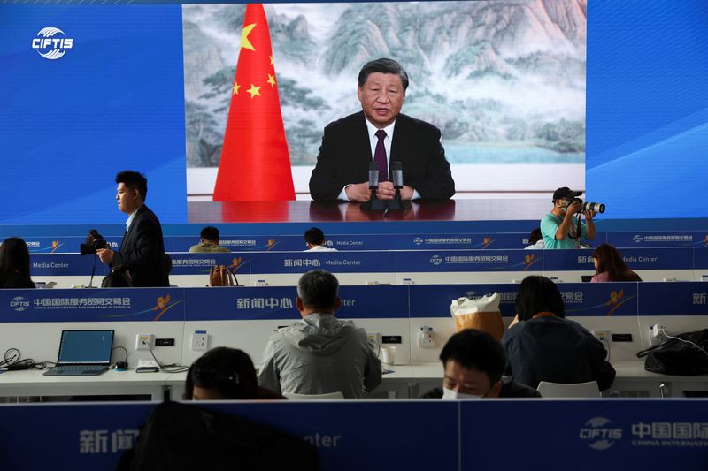 &copy; Reuters. Chinese President Xi Jinping is seen on a screen during a video address for the Global Trade in Services Summit, at the media centre for China International Fair for Trade in Services (CIFTIS) in Beijing, China September 2, 2023. REUTERS/Florence Lo