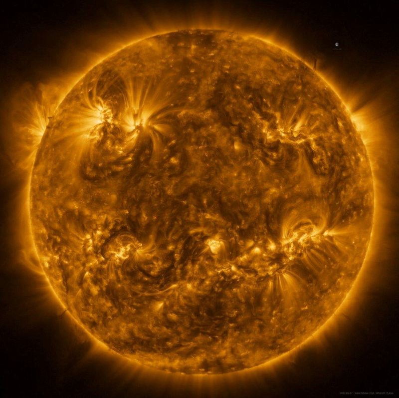 &copy; Reuters. FILE PHOTO: The sun as seen by the Solar Orbiter spacecraft in extreme ultraviolet light in this mosaic of 25 individual images taken on March 7, 2023, by the high resolution telescope of the Extreme Ultraviolet Imager (EUI) instrument. ESA & NASA/Solar O