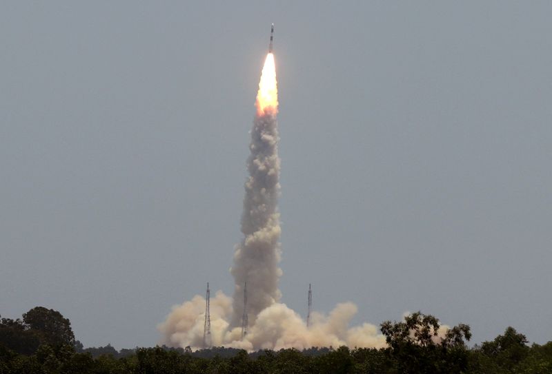© Reuters. India's PSLV-C57 blasts off carrying the Aditya-L1 spacecraft from the Satish Dhawan Space Centre at Sriharikota, India, September 2, 2023. REUTERS/Stringer 