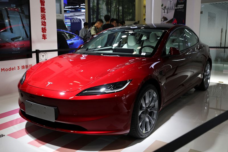 &copy; Reuters. Tesla's new Model 3 sedan is seen displayed at the China International Fair for Trade in Services (CIFTIS) in Beijing, China September 2, 2023. REUTERS/Florence Lo