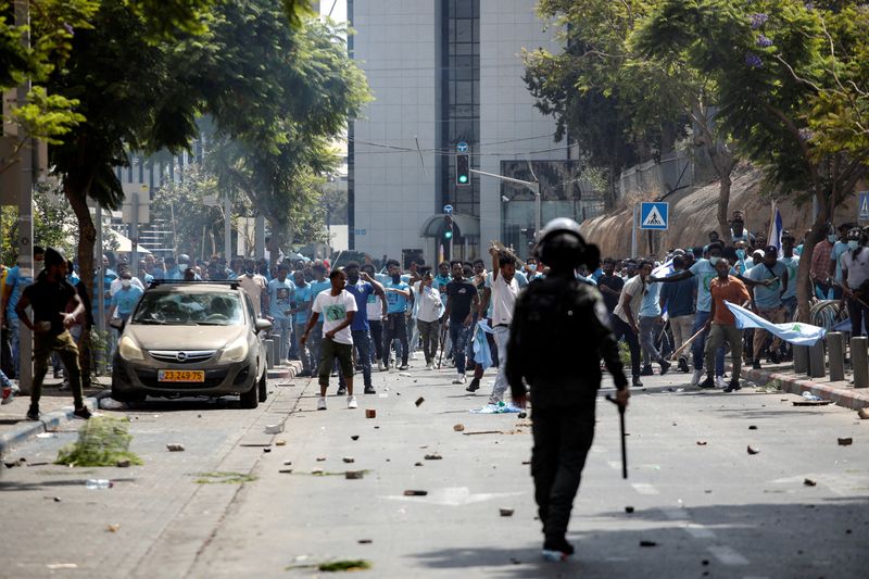 More than 100 injured in Eritrean clashes in Tel Aviv