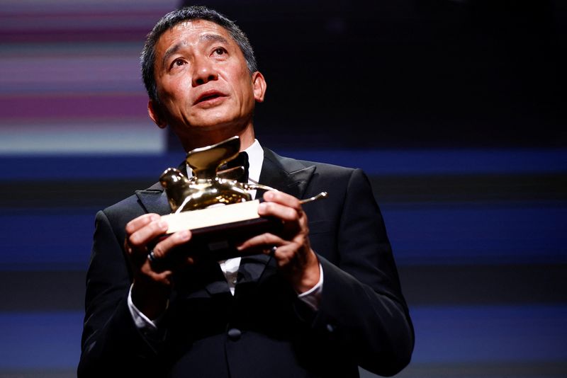 &copy; Reuters. Ator Tony Leung recebe prêmio pelo conjunto da obra no Festival de Cinema de Veneza
02/09/2023 REUTERS/Guglielmo Mangiapane