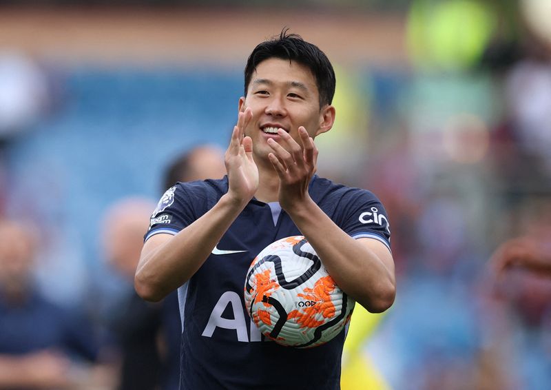 &copy; Reuters. Son Heung-min comemora após vitória do Tottenham sobre o Burnley pelo Campeonato Inglês
02/09/2023 REUTERS/Phil Noble 