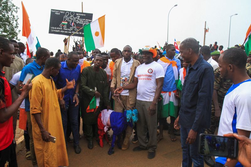 Huge protests in Niger call for French forces to leave after coup