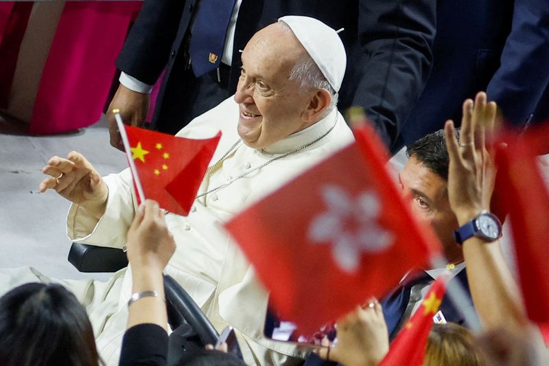 &copy; Reuters. People wave Chinese and Hong Kong flags, as Pope Francis arrives to attend the Holy Mass in the Steppe Arena, during his Apostolic Journey in Ulaanbaatar, Mongolia September 3, 2023. REUTERS/Carlos Garcia Rawlins