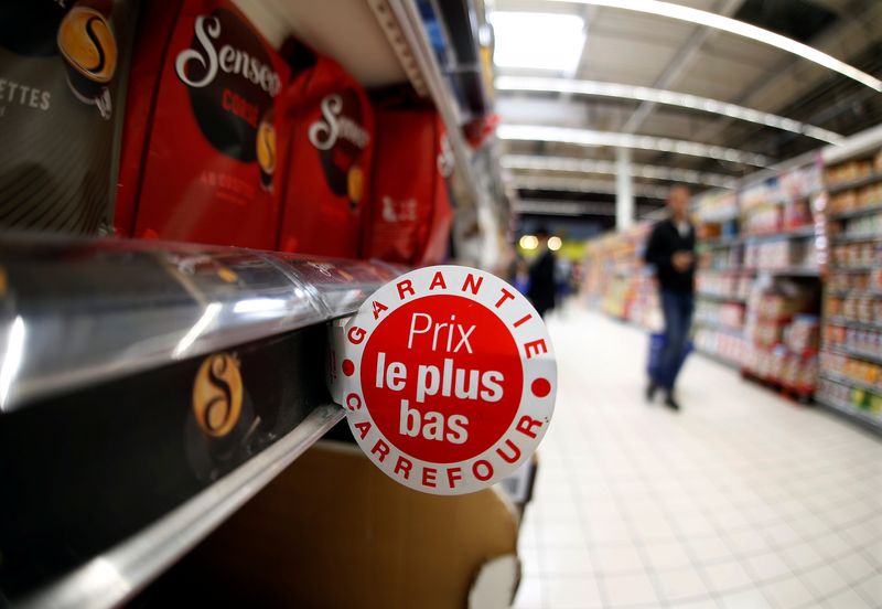 &copy; Reuters. Dans un hypermarché Carrefour à Nice. /Photo prise le 6 avril 2016/REUTERS/Eric Gaillard