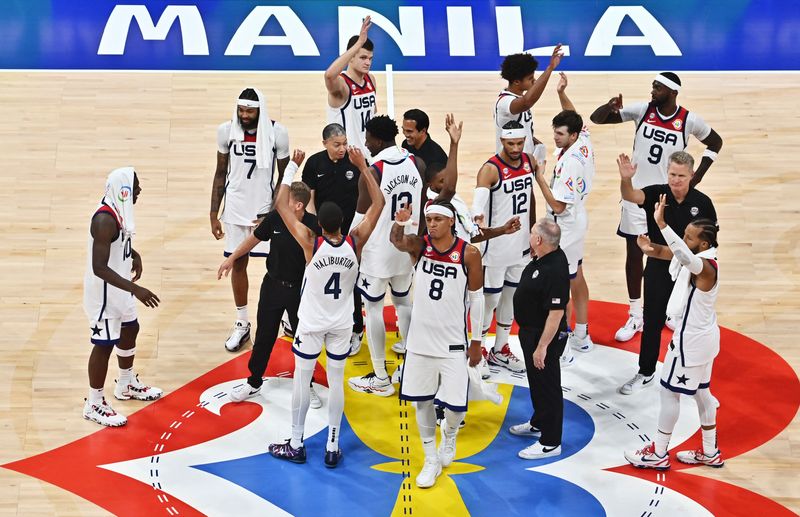 &copy; Reuters. Jogadores de basquete dos EUA em Manila
 30/8/2023   REUTERS/Lisa Marie David