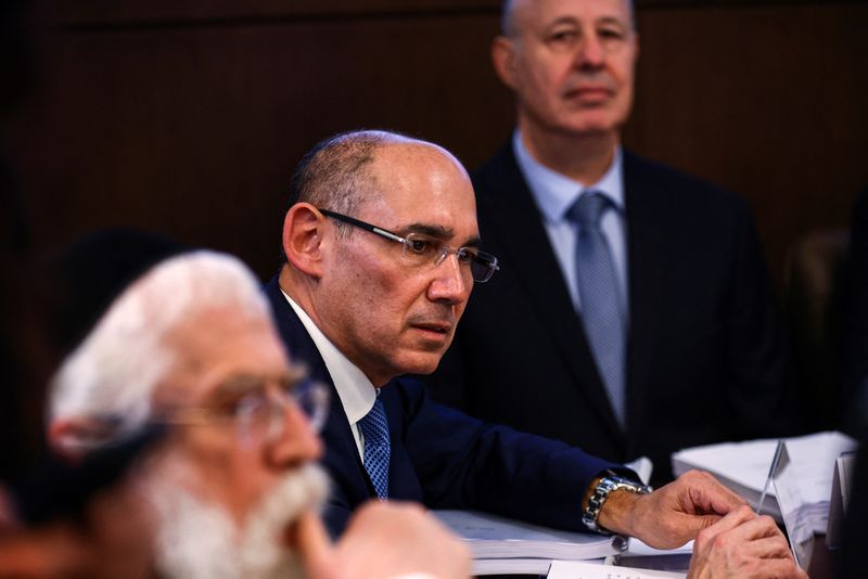 &copy; Reuters. FILE PHOTO: Bank of Israel Governor Amir Yaron attends a cabinet meeting at the Prime Minister's office in Jerusalem, February 23, 2023. REUTERS/Ronen Zvulun/Pool/File Photo
