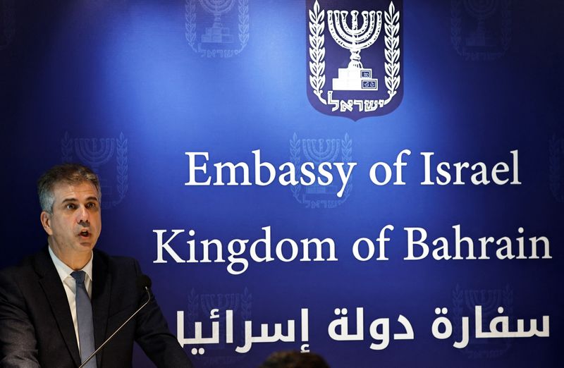 &copy; Reuters. وزير الخارجية الإسرائيلي إيلي كوهين يتحدث خلال افتتاح السفارة الإسرائيلية في المنامة يوم الاثنين. تصوير: حمد محمد-رويترز.