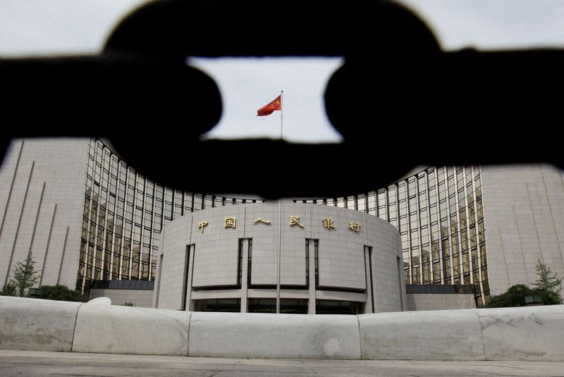&copy; Reuters. FILE PHOTO: The headquarters of the People's Bank of China, the central bank, is pictured behind an iron chain in Beijing August 30, 2010. REUTERS/Jason Lee//File Photo