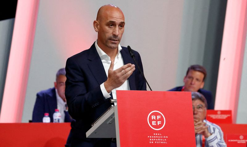 &copy; Reuters. Soccer Football - Spanish Soccer Federation Meeting - Ciudad Del Futbol Las Rozas, Las Rozas, Spain - August 25, 2023  President of the Royal Spanish Football Federation Luis Rubiales announces he will be staying as president during the meeting RFEF/Hando