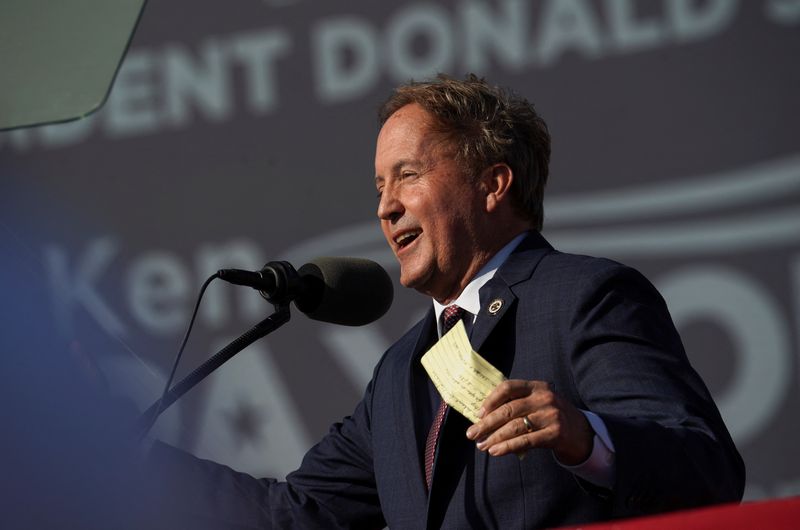 © Reuters. Texas Attorney General Ken Paxton speaks ahead of a rally held by former U.S. President Donald Trump, in Robstown, Texas, U.S., October 22, 2022. REUTERS/Go Nakamura/File photo