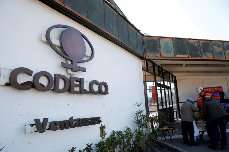 &copy; Reuters. FILE PHOTO: Codelco's logo is seen at the entrance of its Ventanas copper smelter in Ventanas, Chile October 18, 2019. REUTERS/Rodrigo Garrido/File Photo