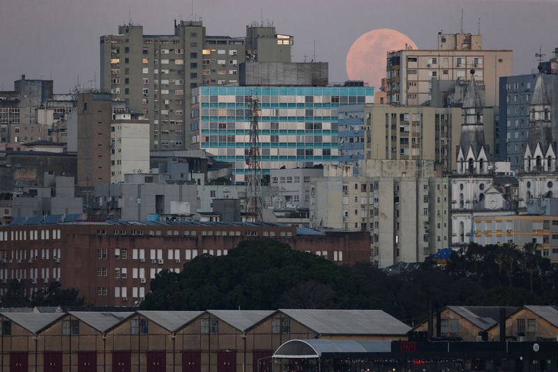 © Reuters. Vista aérea de Porto Alegre (RS)
30/08/2023
REUTERS/Diego Vara