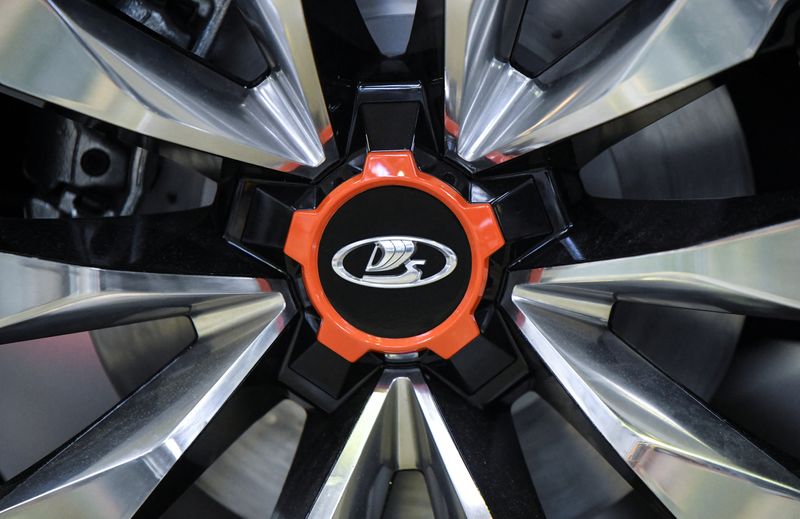 &copy; Reuters. A view shows the logo of Russian carmaker AvtoVAZ on a car wheel at the company's factory museum in the city of Togliatti, Russia, August 30, 2023. REUTERS/Alexander Manzyuk/File photo