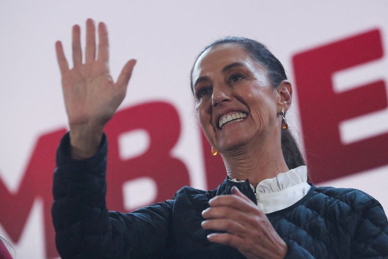 &copy; Reuters. FILE PHOTO: Former Mexico City Mayor Claudia Sheinbaum holds a rally at Macroplaza Iztapalapa, pursuing to be the ruling MORENA party's candidate for the 2024 presidential election, in Mexico City, Mexico, August 1, 2023. REUTERS/Henry Romero/File Photo