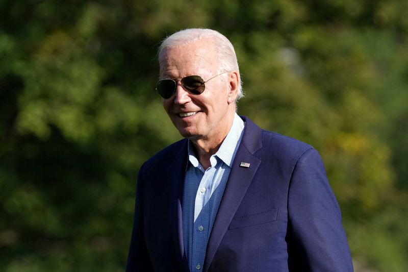 &copy; Reuters. President Joe Biden walks across the South Lawn after exiting Marine One at the White House in Washington, U.S., September 4, 2023. REUTERS/Bonnie Cash/File Photo