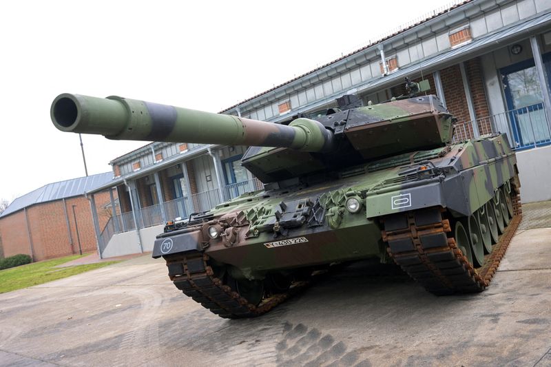 &copy; Reuters. FILE PHOTO: A view of a Leopard 2 tank at the German army Bundeswehr base in Munster, Germany, February 20, 2023. REUTERS/Fabian Bimmer/File Photo