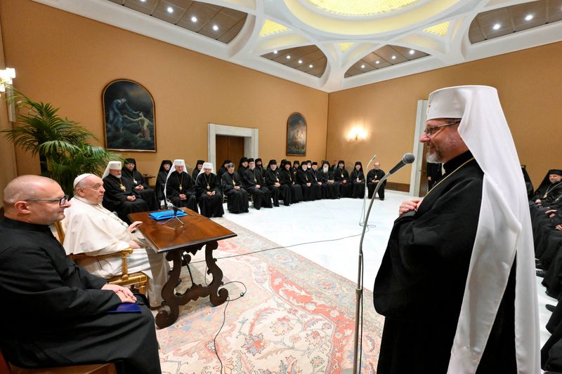 &copy; Reuters. Papa Francisco se reúne no Vaticano com bispos católicos de rito oriental da Ucrânia 
06/09/2023
Mídia do Vaticano/Divulgação via REUTERS