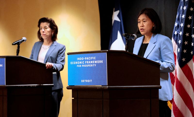 © Reuters. FILE PHOTO: U.S. Trade Representative Katherine Tai and U.S. Commerce Secretary Gina Raimondo address the media during the Indo-Pacific Economic Framework meeting in Detroit, Michigan U.S. May 27, 2023.   REUTERS/Rebecca Cook/File Photo