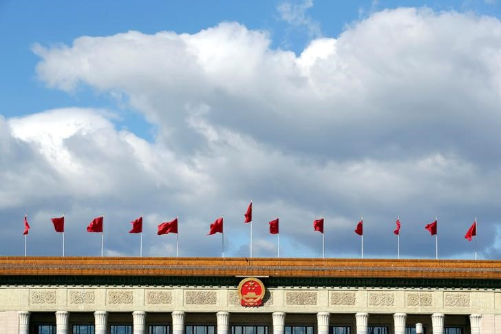 &copy; Reuters. 　中国人民銀行（中央銀行）が７日発表した８月末時点の外貨準備高は前月比４４２億ドル減の３兆１６００億ドルと、予想以上に減少した。写真は北京の人民大会堂で２０１８年９月撮影