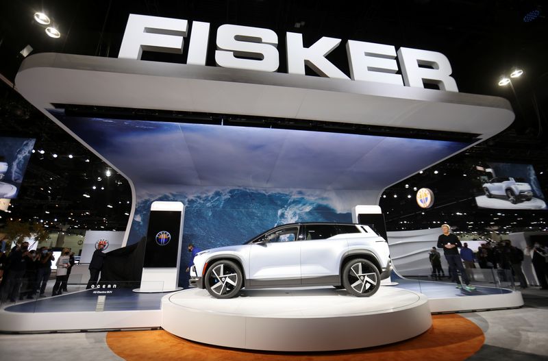 &copy; Reuters. FILE PHOTO: Fisker CEO Henrik Fisker unveils the Fisker Ocean during the 2021 LA Auto Show in Los Angeles, California, U.S. November, 17, 2021. REUTERS/Mike Blake