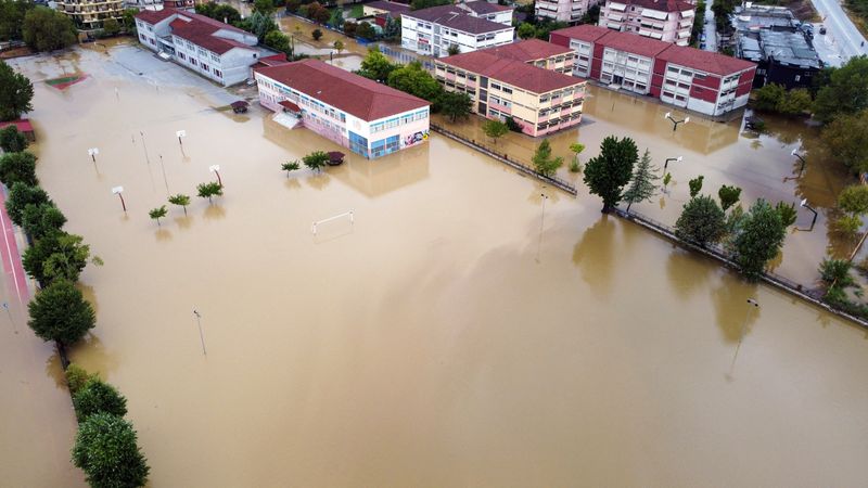 &copy; Reuters. مشهد لمنطقة غمرتها الفيضانات جراء العاصفة دانيال في تريكالا باليونان يوم الخميس. تصوير: رويترز. يحظر إعادة بيع الصورة أو الاحتفاظ بها في أرش