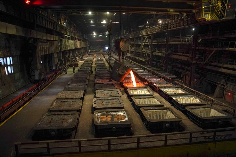 &copy; Reuters. An interior view shows Nadezhda Metallurgical Plant of Nornickel company, the world's leading nickel and palladium producer, in the Arctic city of Norilsk, Russia August 23, 2021. REUTERS/Tatyana Makeyeva/File photo