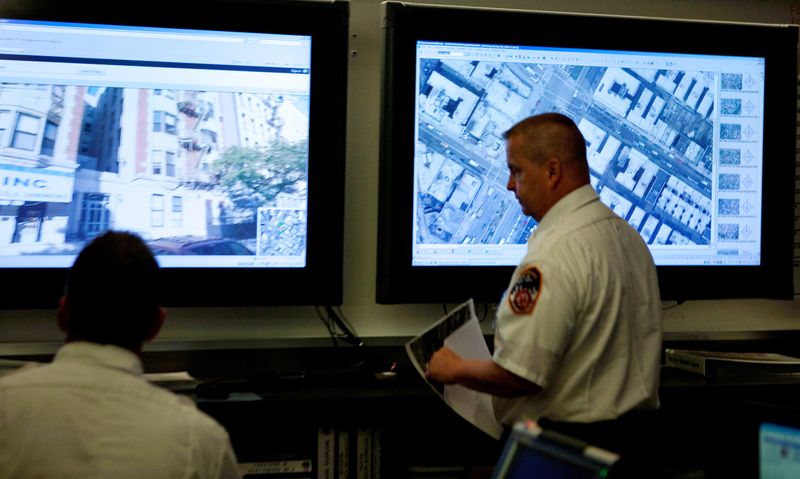 &copy; Reuters. FILE PHOTO: Officers from the New York Fire Department (FDNY) look at aerial and street imagery of a building that is on fire while working in the FDNY's Operations Center in New York August 11, 2011. REUTERS/Lucas Jackson/File Photo