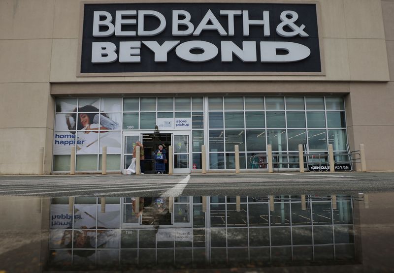 &copy; Reuters. FILE PHOTO: Shoppers leave a Bed Bath & Beyond store, after the company declared bankruptcy, in Danvers, Massachusetts, U.S., April 24, 2023. REUTERS/Brian Snyder/File Photo