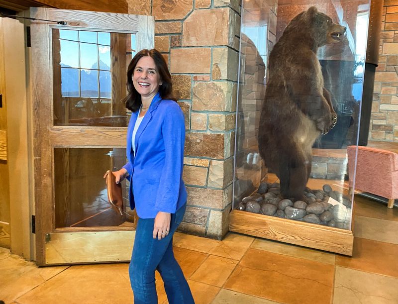 &copy; Reuters. FILE PHOTO: Federal Reserve Bank of Dallas President Lorie Logan walks to the opening dinner of the Kansas City Fed's annual economic symposium in Jackson Hole, Wyoming, U.S., August 24, 2023. REUTERS/Ann Saphir/File Photo