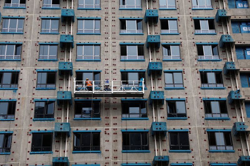 &copy; Reuters. A person works at a residential building construction site in Beijing, China September 6, 2023. REUTERS/Tingshu Wang