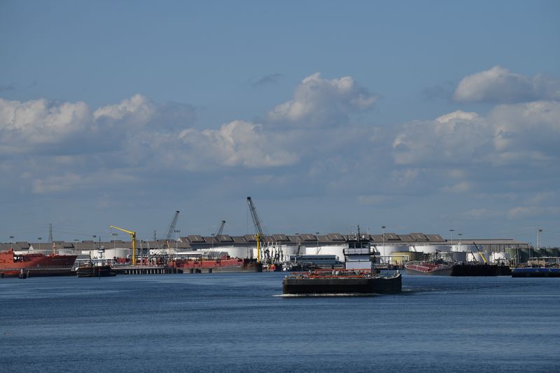 &copy; Reuters. FILE PHOTO: A barge travels through the Houston Ship Channel, part of the Port of Houston, in Pasadena, Texas, U.S., May 5, 2019.  REUTERS/Loren Elliott/File photo