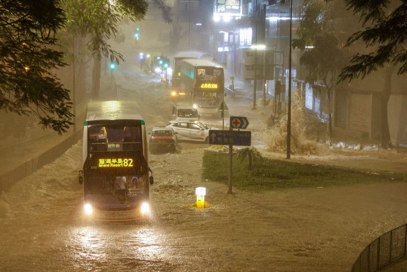 &copy; Reuters. A bus drives past a flooded area during heavy rain, in Hong Kong, China September 8, 2023. REUTERS/Tyrone Siu