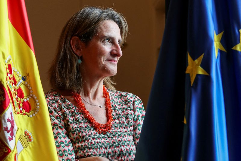 © Reuters. FILE PHOTO: Spain's Minister of Energy, Teresa Ribera, poses for a portrait after an interview with Reuters at the ministry headquarters in Madrid, Spain, October 7, 2022. REUTERS/Violeta Santos Moura/File Photo