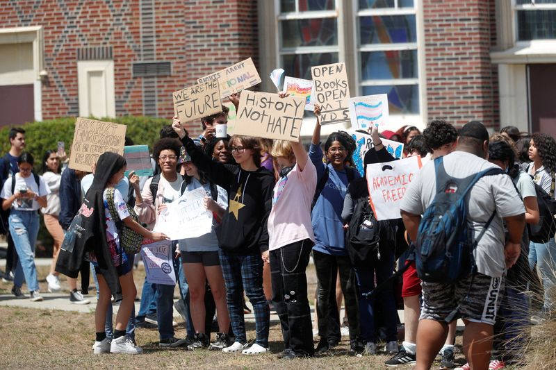 &copy; Reuters. Students stage a walk out from Hillsborough High School to protest after Florida education officials voted to ban classroom instruction on gender identity and sexual orientation in all public school grades. Tampa, Florida, U.S., April 21, 2023.  REUTERS/O