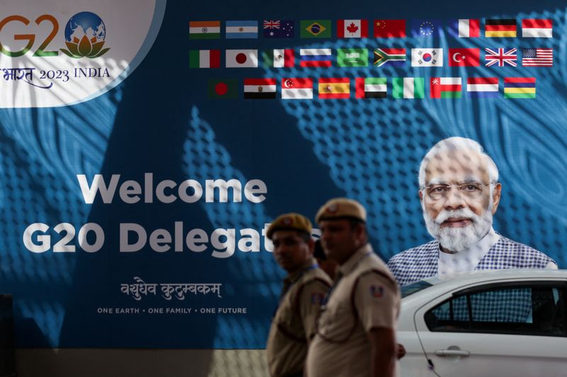 &copy; Reuters. Police walk by a poster showing the image of Indian Prime Minister Narendra Modi welcoming delegates, ahead of G20 Summit in New Delhi, India, September 8, 2023. REUTERS/Anushree Fadnavis/File photo