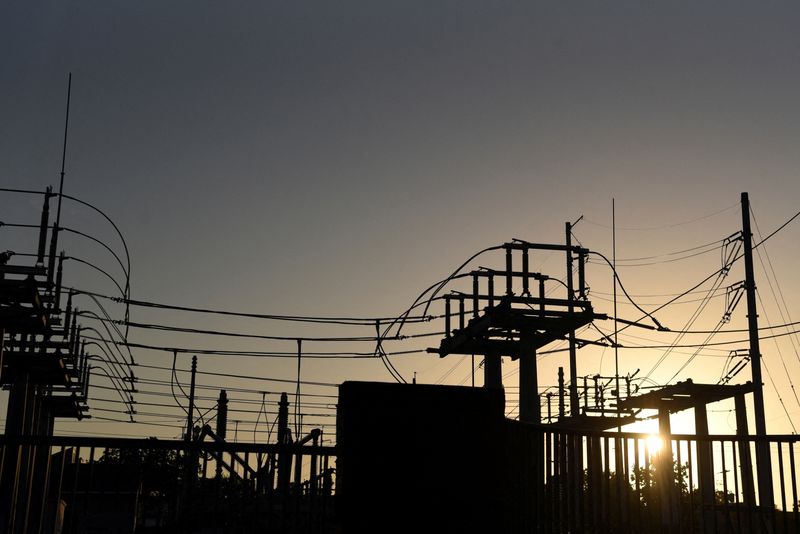 &copy; Reuters. FILE PHOTO: A general view of electric lines as demand for power surges during a period of hot weather in Houston, Texas, U.S. June 27, 2023. REUTERS/Callaghan O’Hare/File Photo