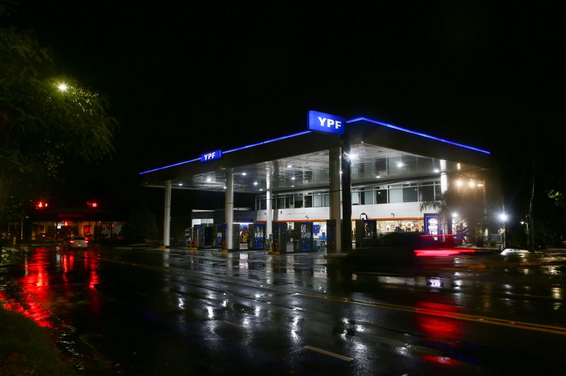&copy; Reuters. FILE PHOTO: Cars drive past a gas station of Argentina's state energy company YPF, in Buenos Aires, Argentina February 10, 2021. REUTERS/Matias Baglietto