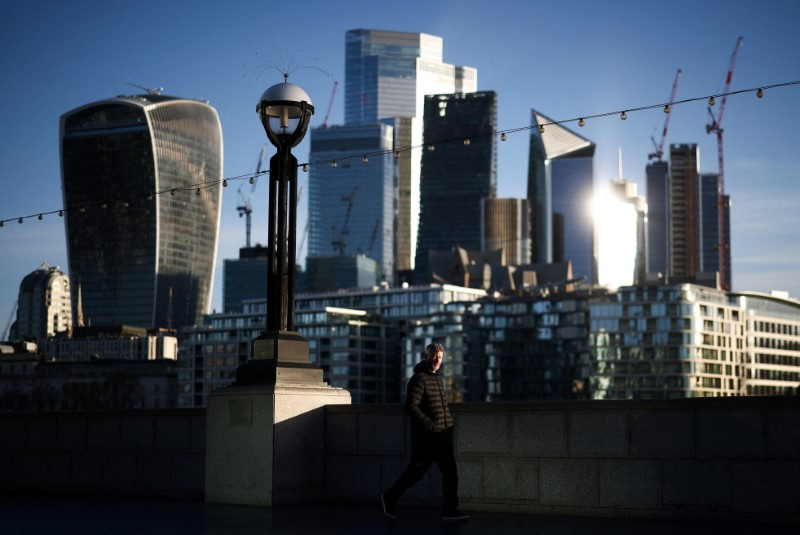 &copy; Reuters. FILE PHOTO: A person walks alongside the River Thames during sunrise, with London's financial district in the background, in London, Britain, April 13, 2023. REUTERS/Henry Nicholls/File Photo