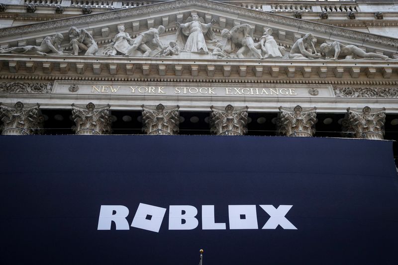 &copy; Reuters. The Roblox logo is displayed on a banner, to celebrate the company's IPO, on the front facade of the New York Stock Exchange (NYSE) in New York, U.S., March 10, 2021. REUTERS/Brendan McDermid