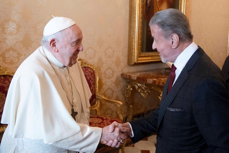 &copy; Reuters. Papa Francisco encontra o ator Sylvester Stallone no Vaticano
08/09/2023
Vatican Media/­Handout via REUTERS