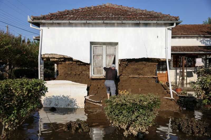 &copy; Reuters. Dimos Tsiakas looks at his flooded house through a window, in the aftermath of Storm Daniel in central Greece, in the village of Palamas, Greece, September 9, 2023. REUTERS/Alexandros Avramidis    