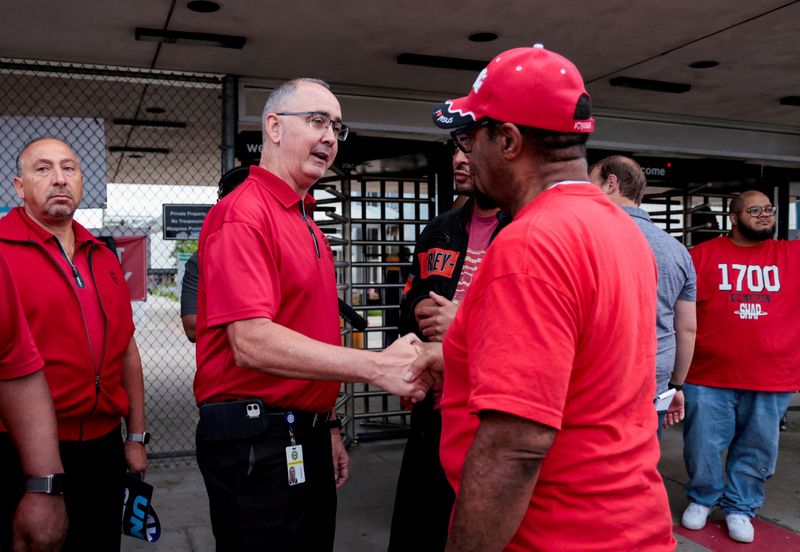 &copy; Reuters. FILE PHOTO: United Auto Workers President Shawn Fain greets UAW autoworkers, at the Stellantis Sterling Heights Assembly Plant, to mark the beginning of contract negotiations in Sterling Heights, Michigan, U.S. July 12, 2023.  REUTERS/Rebecca Cook/File Ph