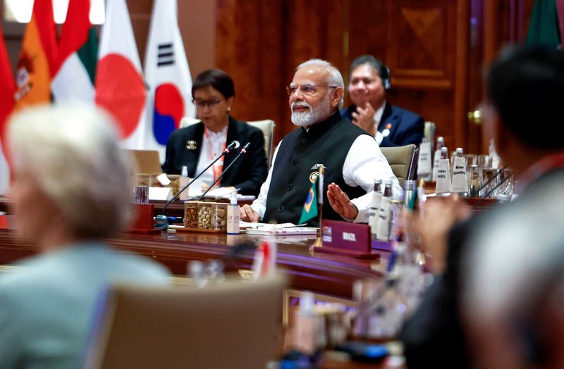 &copy; Reuters. رئيس الوزراء الهندي ناريندرا مودي خلال حضوره إحدى جلسات القمة المنعقدة في نيودلهي يوم السبت. صورة لرويترز من ممثل لوكالات الأنباء
