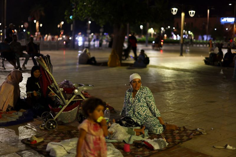 © Reuters. Residents rest in central Marrakesh following a powerful earthquake in Morocco, September 9, 2023. REUTERS/Hannah McKay