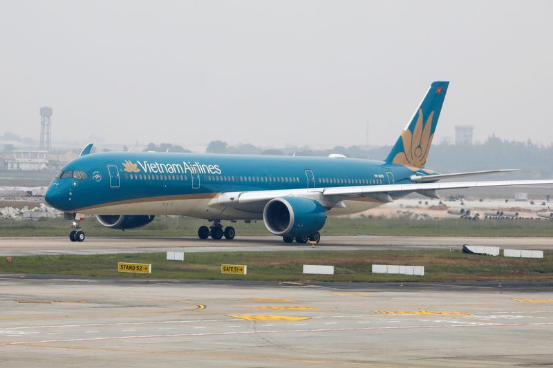 &copy; Reuters. FILE PHOTO-An aircraft of the national flag carrier Vietnam Airlines taxis at Noi Bai airport in Hanoi, Vietnam December 23, 2020. Picture taken December 23, 2020. REUTERS/Kham/File Photo