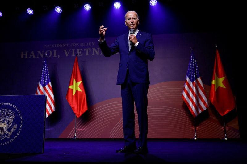 &copy; Reuters. Le président américain Joe Biden tient une conférence de presse à Hanoi, au Vietnam. /Photo prise le 10 septembre/REUTERS/Evelyn Hockstein